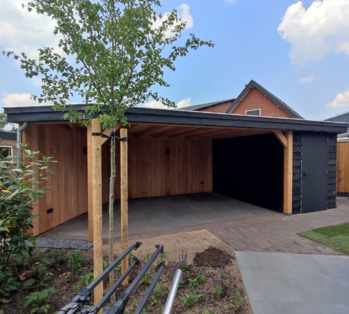 Veranda In Hoek Tuin