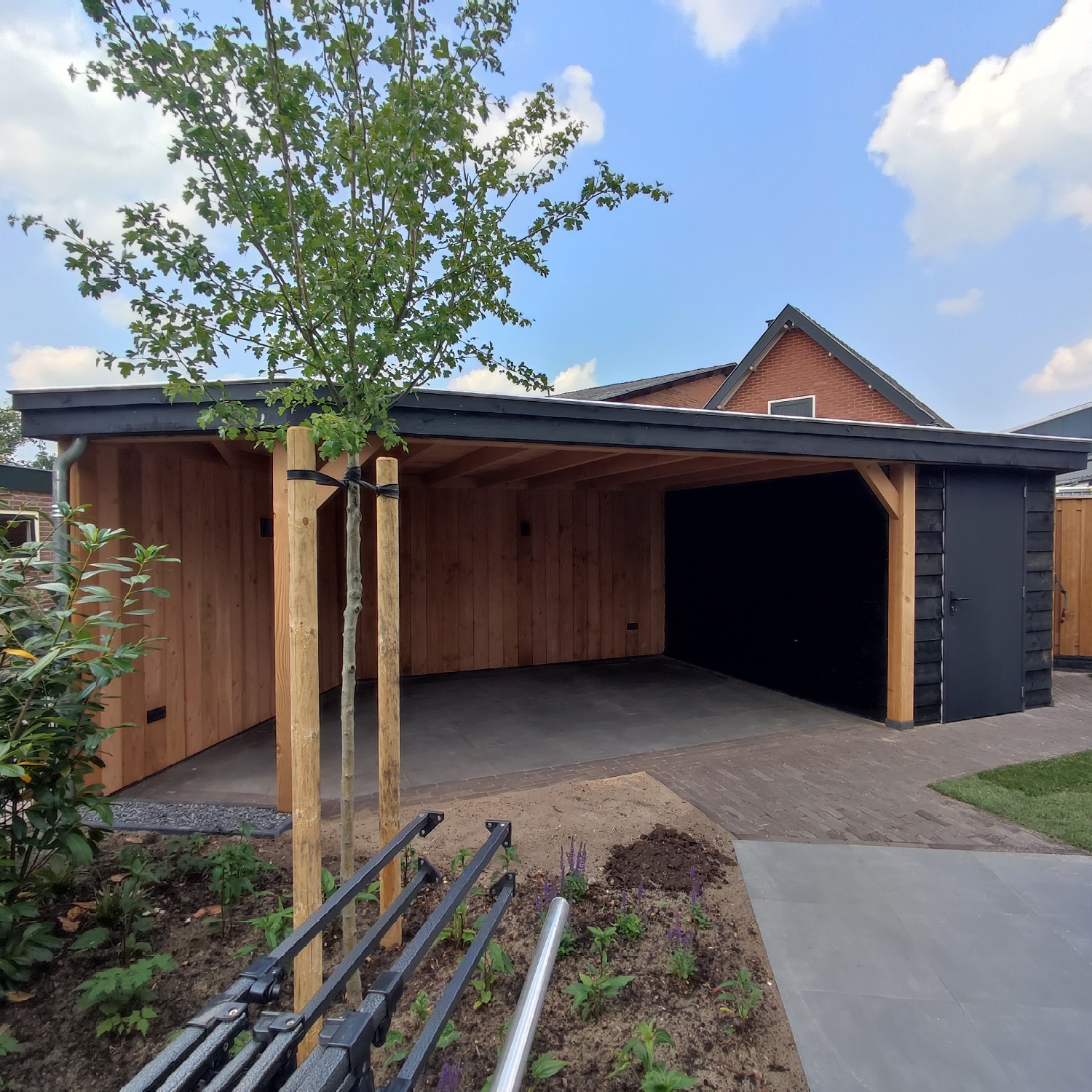 Veranda In Hoek Tuin